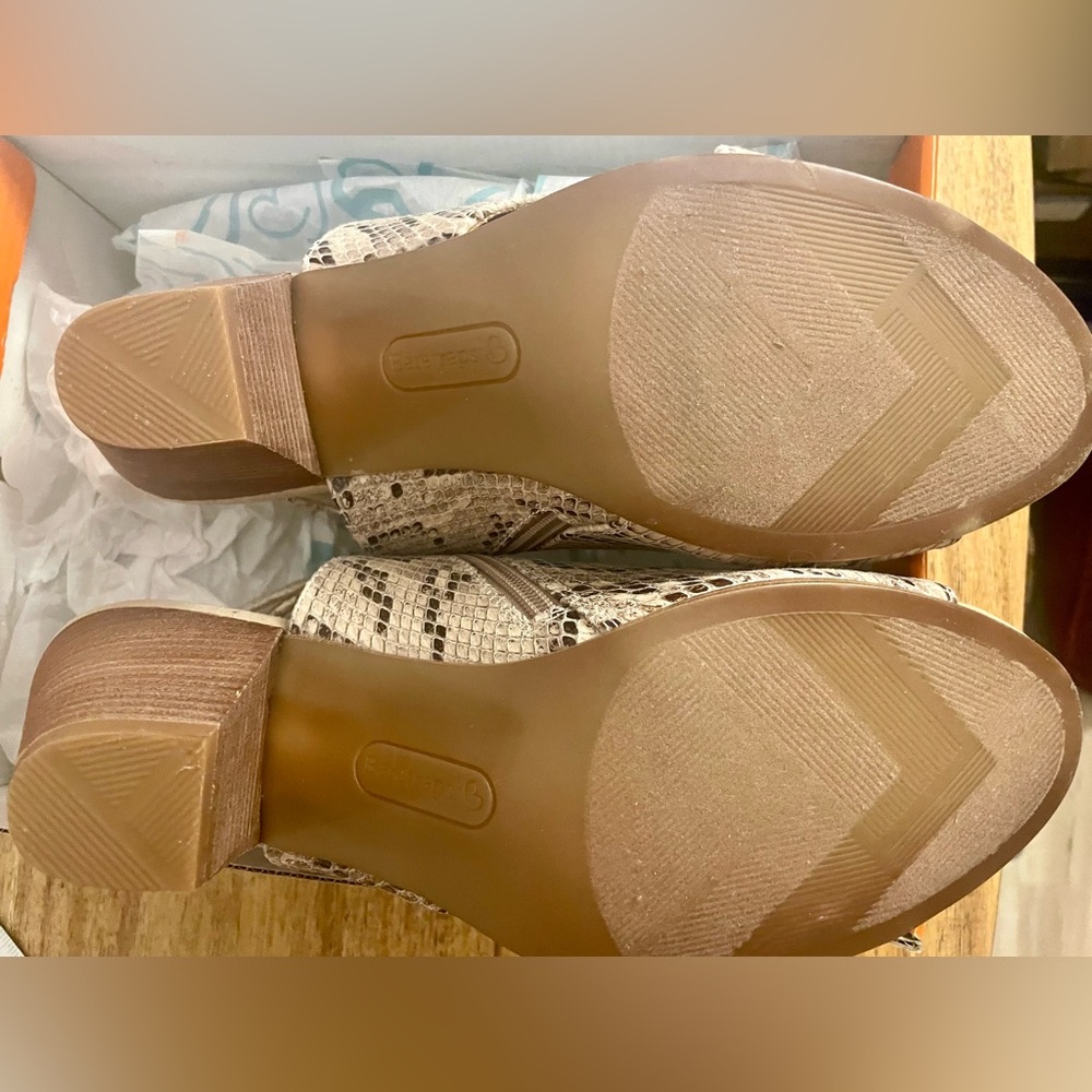 BareTraps Snakeskin tan sandal heels Size 9.5M - Picture 6 of 11